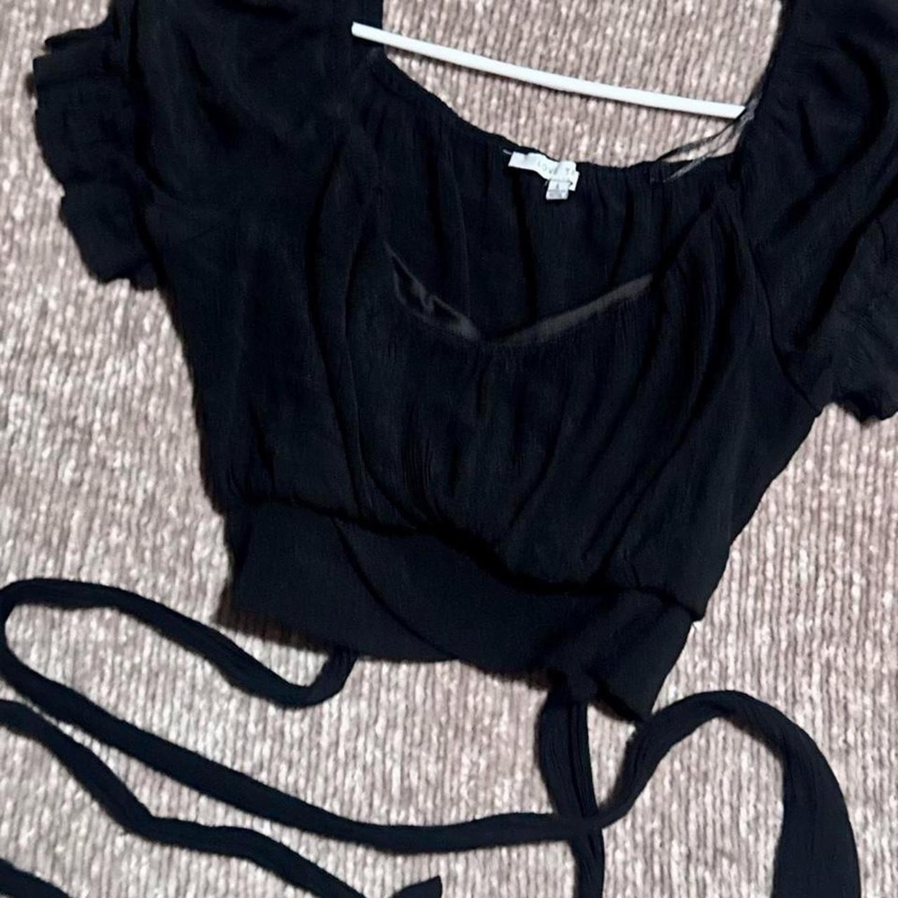 Love Tree Black Tie Back Crop Top Ruffle Short Sleeve Sweetheart Neck L